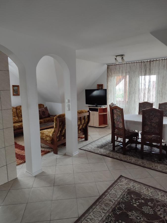 Готель Casa Irilen Менестіря-Хуморулуй Екстер'єр фото